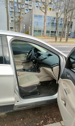 Ford Escape cena 53000 przebieg: 143000, rok produkcji 2017 z Wrocław małe 37